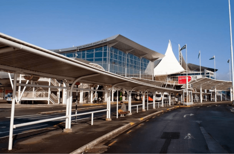 Auckland Airport (AKL) Auckland Airport (AKL)