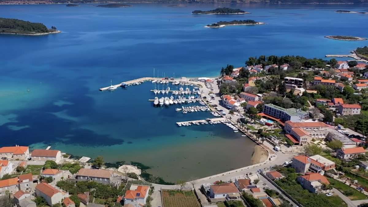 Lumbarda Marina
