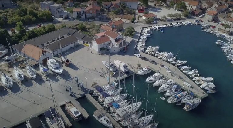 Marina Veli Iz (Marina Benjamin)