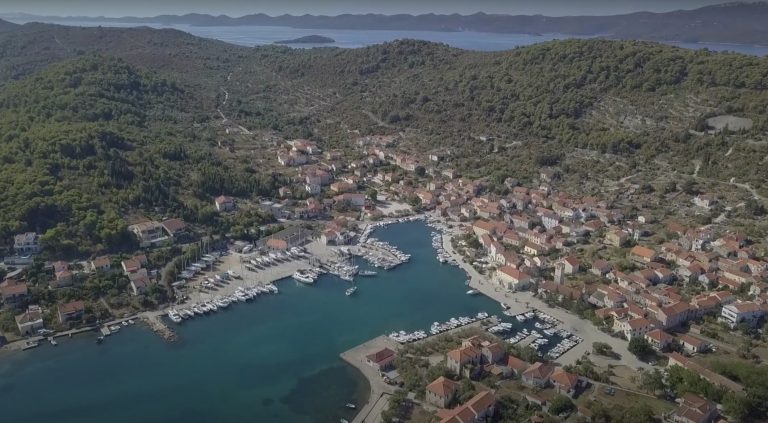 Marina Veli Iz (Marina Benjamin)