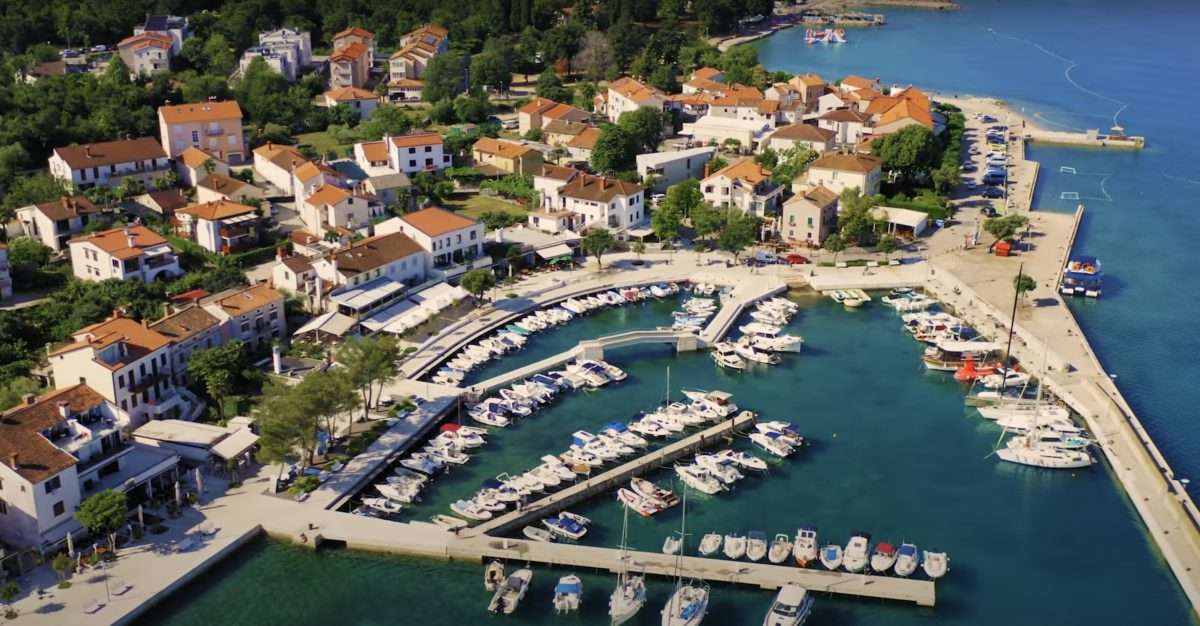 Njivice Marina Njivice Marina