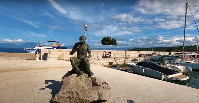 Njivice Marina Njivice Marina