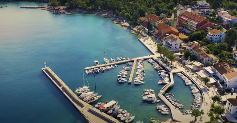 Njivice Marina Njivice Marina