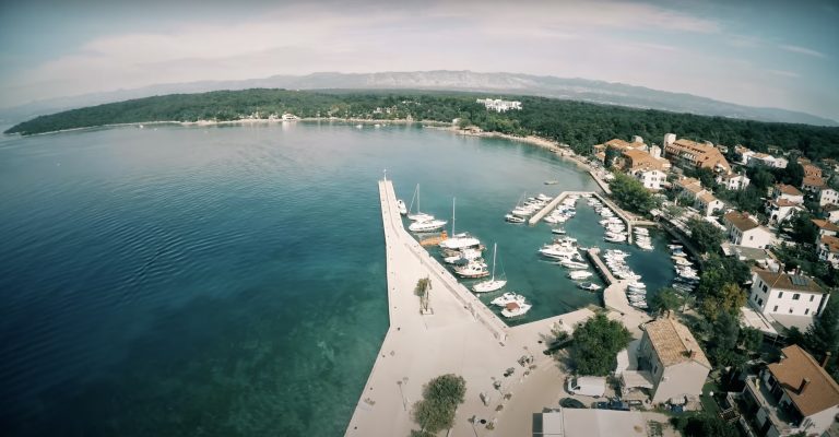 Njivice Marina Njivice Marina