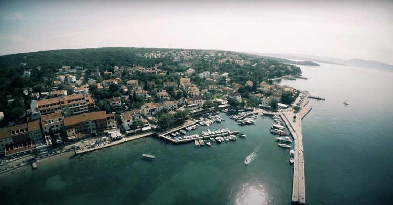 Njivice Marina Njivice Marina